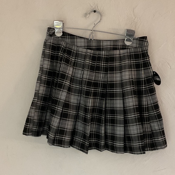 Forever 21 Dresses & Skirts - Sale! Forever 21 Plaid Pleated Mini Skirt, Size M, Black/Gray/White, NWT